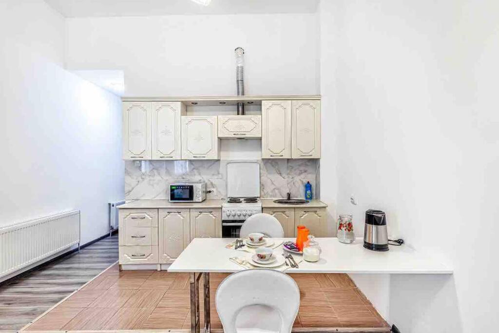 Apartament Уютная Квартира С Террасой В Сердце Столицы Taldykol Zewnętrze zdjęcie